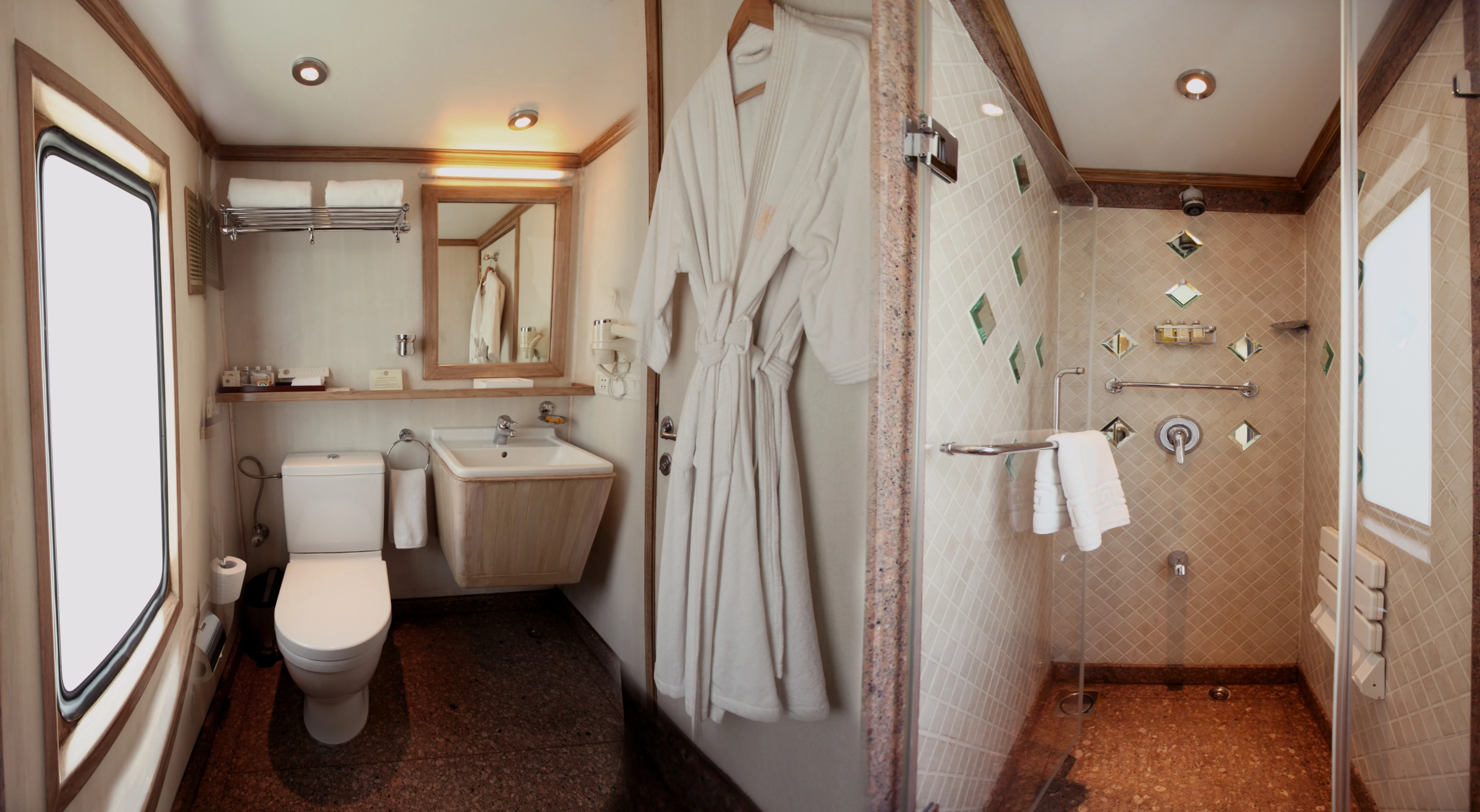Experience the royal elegance of India from the iconic luxury trains of India