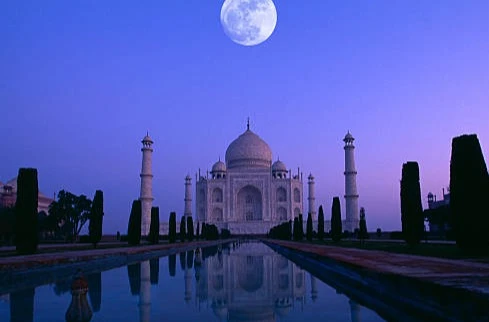 taj mahal at full moon night