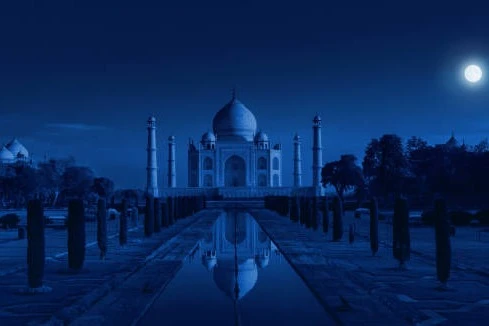taj mahal on full moon night